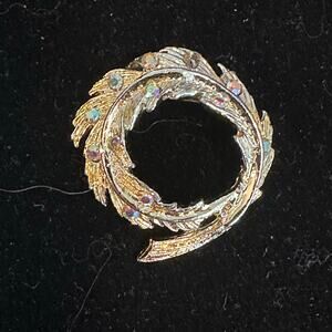 Vintage Aurora Borealis Rhinestone Wreath Brooch Gold Tone Circle Pin